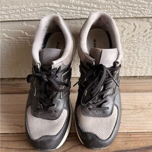 New Balance Men's Black and White Sneakers